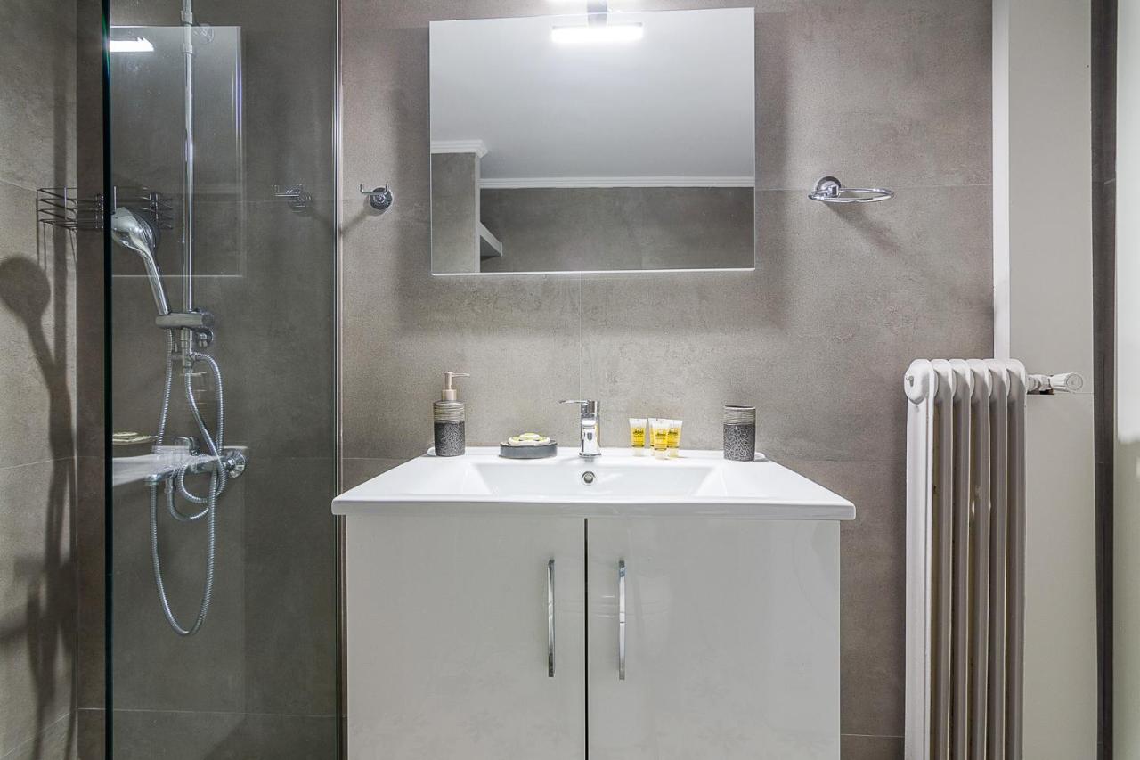 A Modern 2-Bedroom Apartment Near Areios Pagos Athènes Extérieur photo